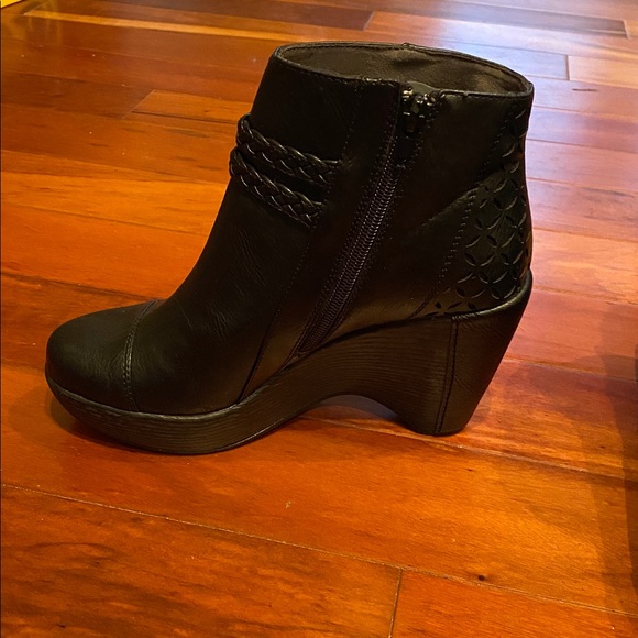 JBU Black Ankle Boots - Picture 3 of 4